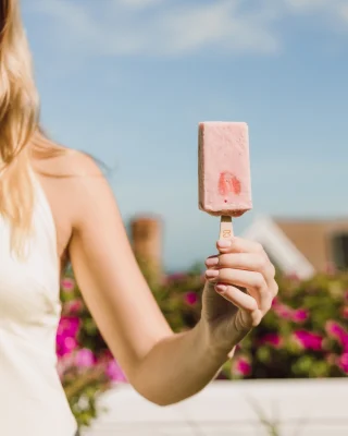 Blue skies, warm breeze, your favourite pop and your favourite people. Strawberry Cream 🍓🤍

#POPCO #BetterForYou #AllNatural #LocalProduce